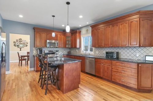 6 Austin Way, Marlborough NY  12542-5539 exterior