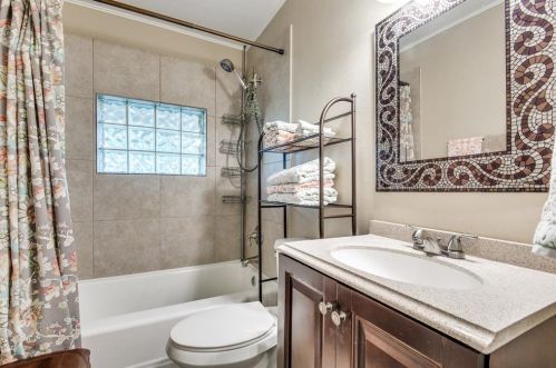 2518 Bridal Wreath Ln, Dallas TX  75233-3304 exterior