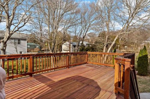 105 Nepaug Rd, South Kingstown RI  02882-2303 exterior