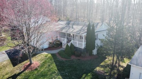 4 Hillcrest Dr, Uncasville, CT 06382-2060