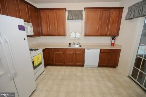 14 Meadowview Dr, Pilesgrove NJ 08098-2539 exterior