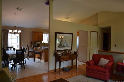 39 Hudson St, Chester, NY 10918-1334