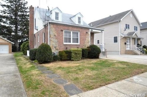152 6th St, New Hyde Park NY  11040-4112 exterior