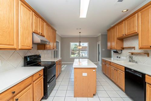 3500 Mustang Dr, Denton TX  76210-0344 exterior