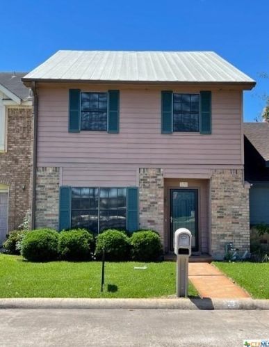 13 Northshire St, Victoria, TX 77904-1610