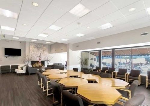 81 Richmond Blvd, Hauppauge NY  11779-3460 exterior