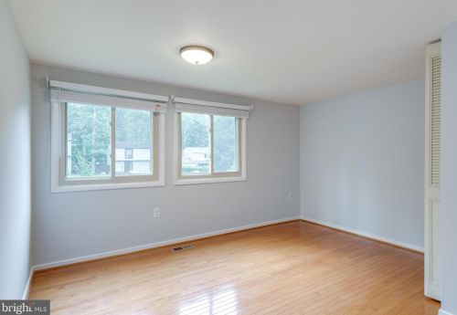 2308 Whitetail Ct, Herndon VA  20191-3018 exterior