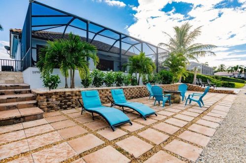 1090 Cara Ct, Marco Island FL  34145-4563 exterior