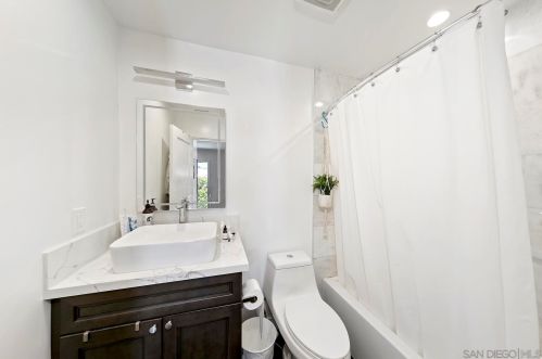 5702 Bakewell St, San Diego CA 92117-4044 exterior