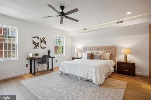 2037 Locust St, Philadelphia PA  19103-5613 exterior