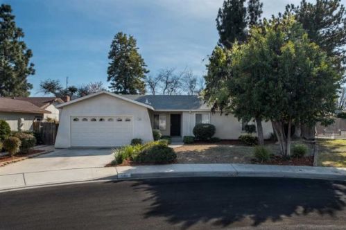 1590 Stanford Cir, Clovis, CA 93611-3065
