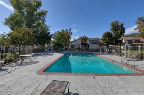 24605 Trevino Dr, Santa Clarita CA  91355-2816 exterior