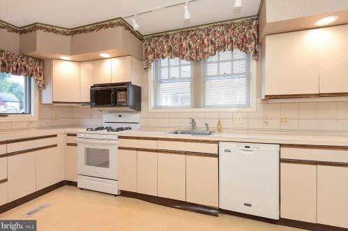 7 Buckingham Ave, Trenton NJ  08618-3311 exterior