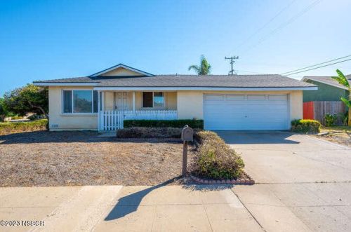 1502 Walnut Dr, Santa Maria, CA 93458-7125