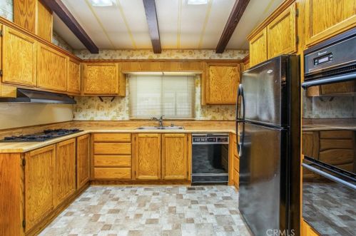 1325 Medallion St, Redlands CA  92374-2666 exterior