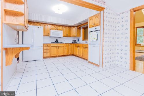 223 Meadow Dr, Yardley PA  19067-1311 exterior