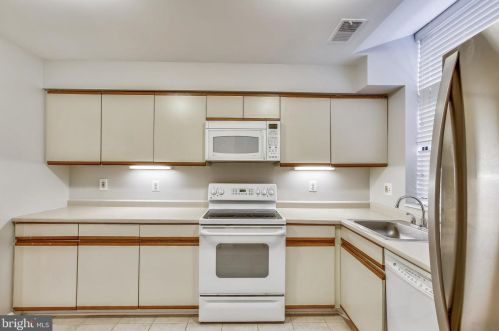 11220 Beaver Trl Ct, Herndon VA  20191-4352 exterior