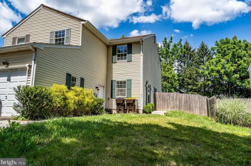 411 Indian Crest Dr, Harleysville, PA 19438-1737