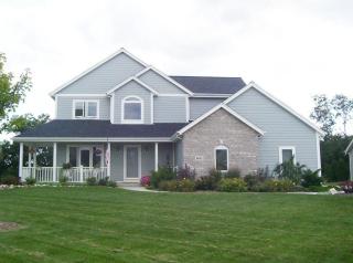 8835 Silverwood Ct, Hales Corners, WI 53132-8183