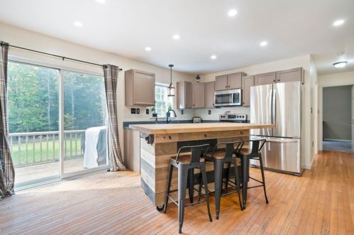87 Garney Rd, Wakefield NH  03872-7400 exterior