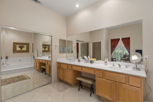 122 Kavenish Dr, Rancho Mirage CA  92270-3244 exterior