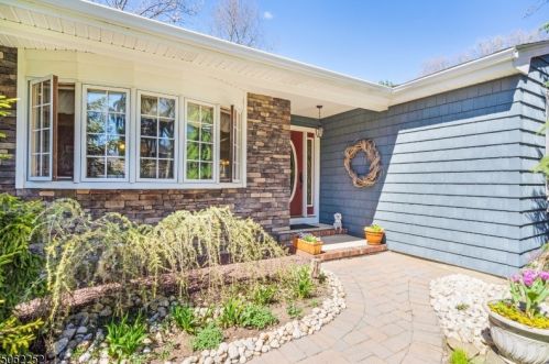 27 Revock Rd, East Brunswick, NJ 08816-4557
