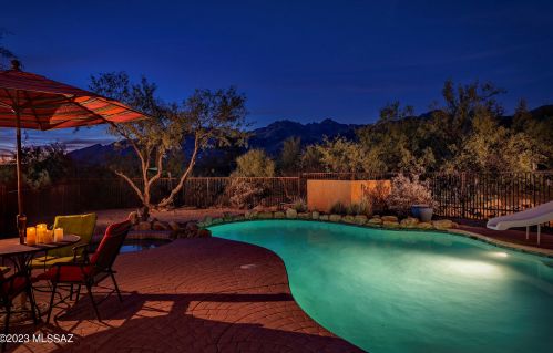 8731 Saddleback Dr, Tucson, AZ 85749-9646