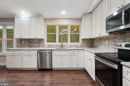 8318 Fairview Rd, Melrose Park PA  19027-2121 exterior