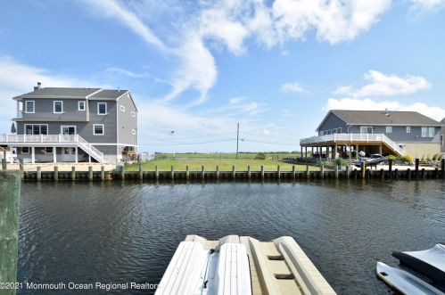 258 Teakwood Dr, Berkeley Township NJ  08721-3122 exterior