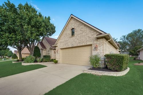 8817 Crestview Dr, Denton, TX 76207-8601