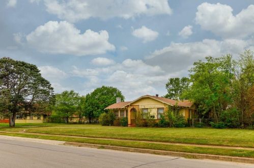 3501 Meadowbrook Dr, Fort Worth, TX 76103-2521