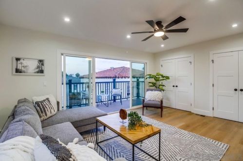 3124 Dumas St, San Diego CA 92106-1318 exterior