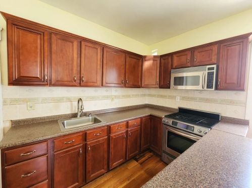 240 Gallatin St, Providence RI  02907-1906 exterior