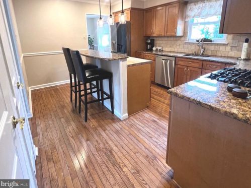 337 Hanby Cir, Boothwyn PA  19061-2319 exterior