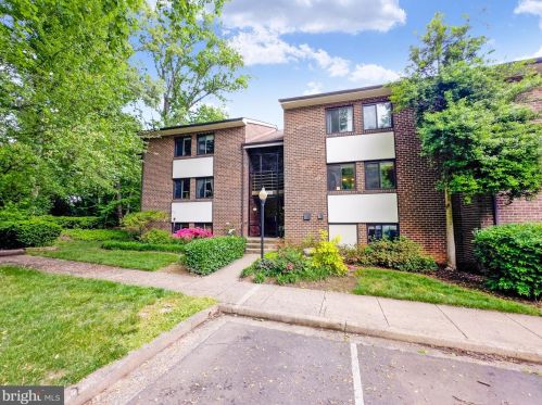 1426 Northgate Sq, Herndon, VA 20190-3742