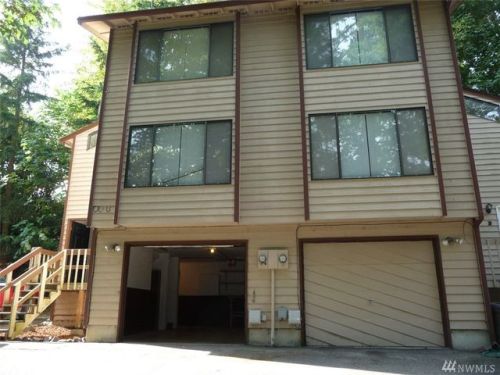 25215 Lake Fenwick Rd, Kent, WA 98032-4235