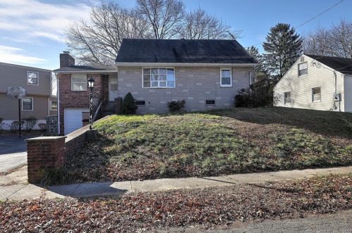 255 Pilgrim Rd, Bridgeport, CT 06610-1351