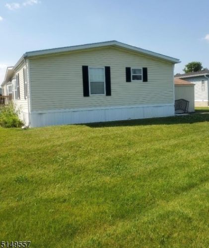 14 Caroline Dr, Belvidere NJ  07823-2849 exterior