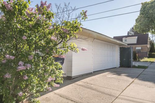 2376 77 St, Milwaukee WI 53219-2765 exterior