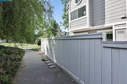 4330 Fairlands Dr, Pleasanton CA  94588-3428 exterior