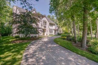 10821 Beechwood Dr, Thiensville, WI 53092-5894
