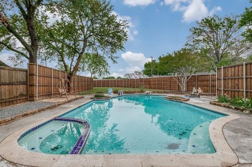 3865 Antigua Dr, Dallas, TX 75244-6602