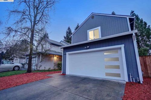 1418 Rusch Ct, Santa Rosa, CA 95401-6100