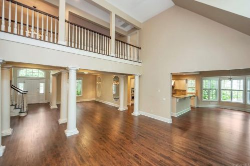 1 Copper Beech Cir, New Rochelle NY  10804-2543 exterior