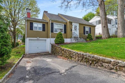 46 Corona Dr, Waterbury, CT 06708-1705