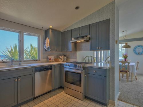 1136 Beacon Ave, Del Monte Park CA  93950-2106 exterior