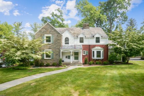 9 Crest Cir, South Orange, NJ 07079-1307