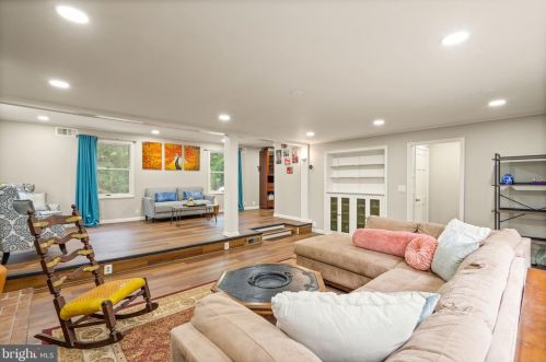 13188 Loyalty Rd, Leesburg VA  20176-6112 exterior