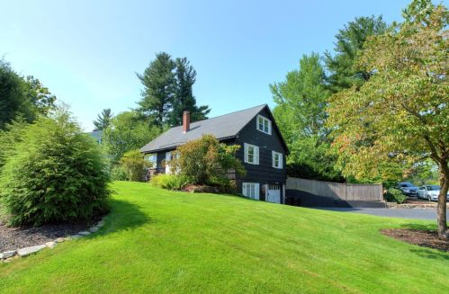 20 Burgess St, Nashua, NH 03064-1415