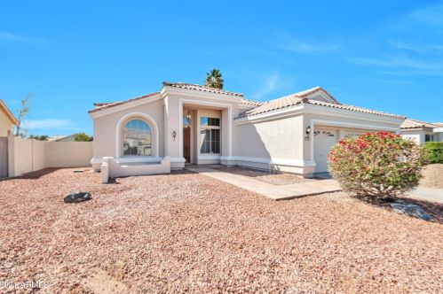 1889 Lark Dr, Chandler, AZ 85286-7404